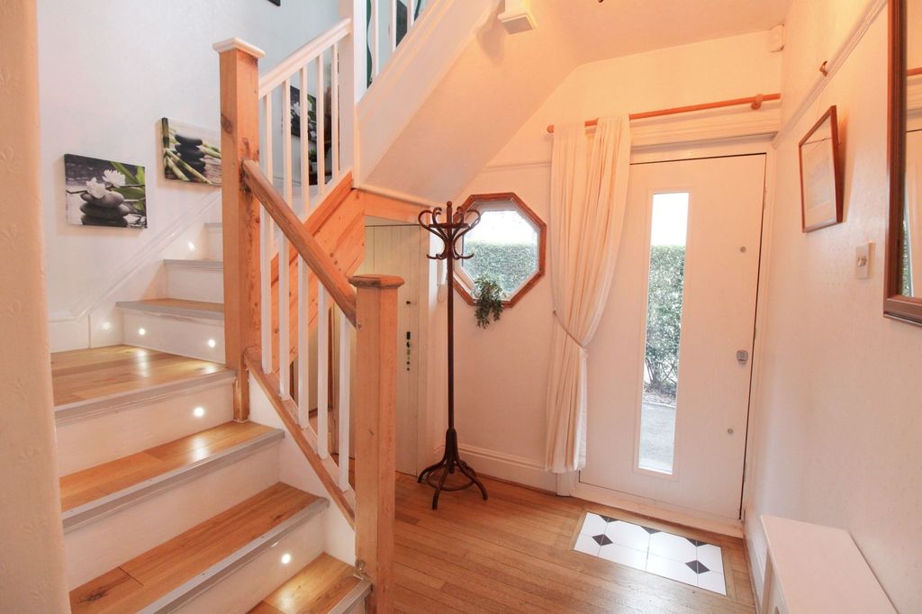 Property photo 3 of 35