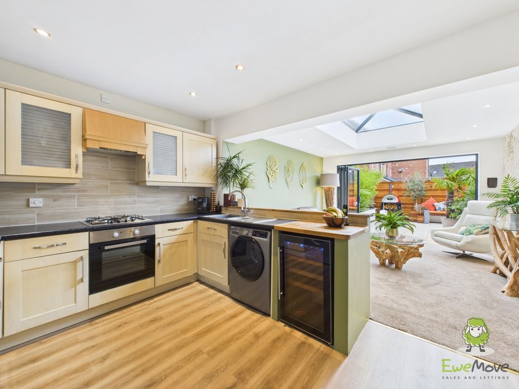 Property photo 2 of 17 Kitchen Emilydimleowewemovewhitchurchandnantwich