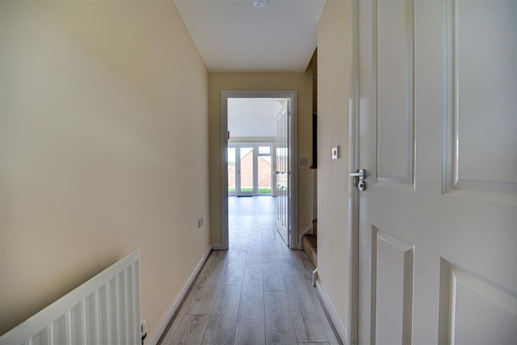 Property photo 2 of 17 Hallway
