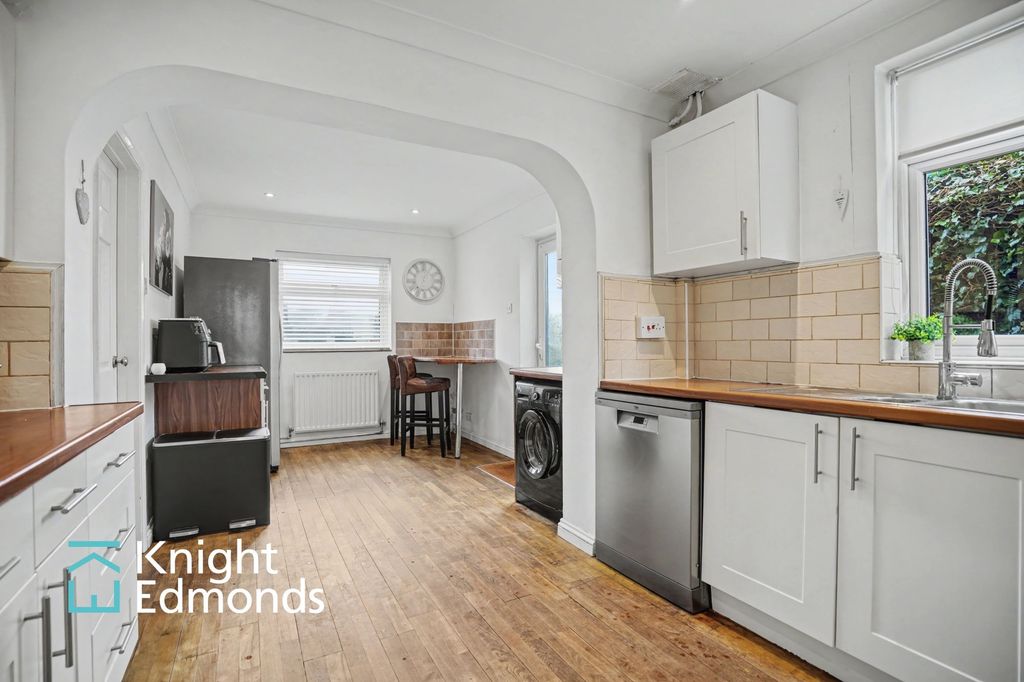 Property photo 3 of 26