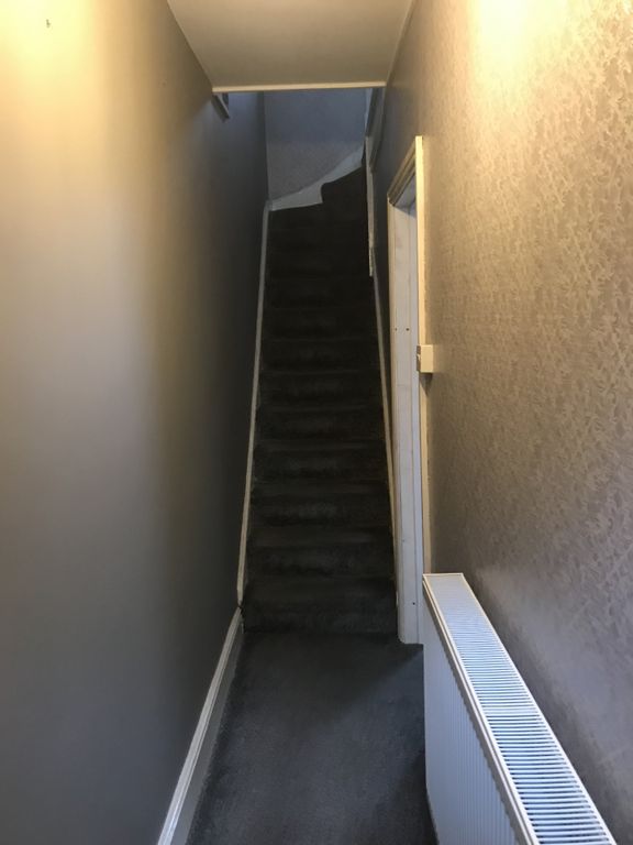 Property photo 2 of 10 Hallway