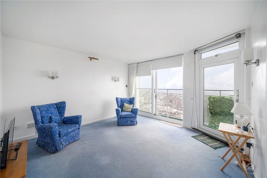 Property photo 3 of 16 Reception