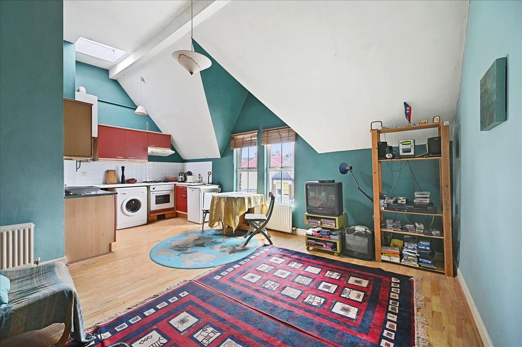Property photo 2 of 9