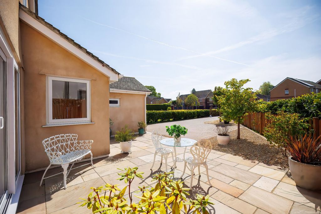 Property photo 2 of 52