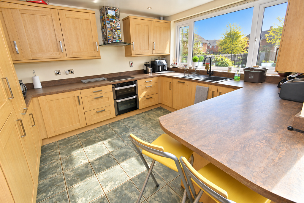 Property photo 3 of 9 Kitchen