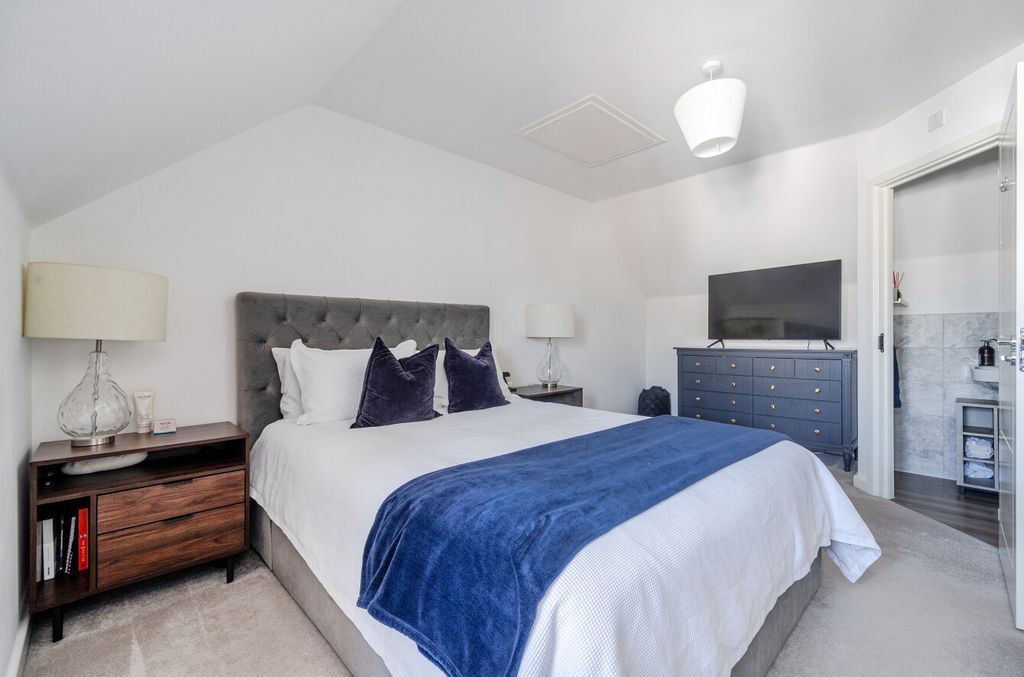 Property photo 3 of 22 9-6A7B274432c79-1...