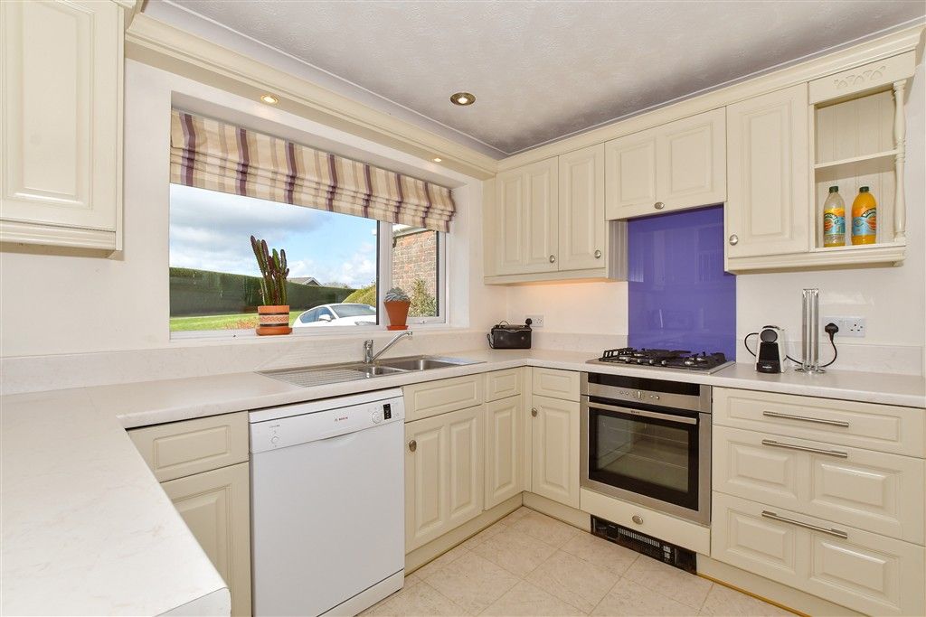 Property photo 3 of 19 Kitchen