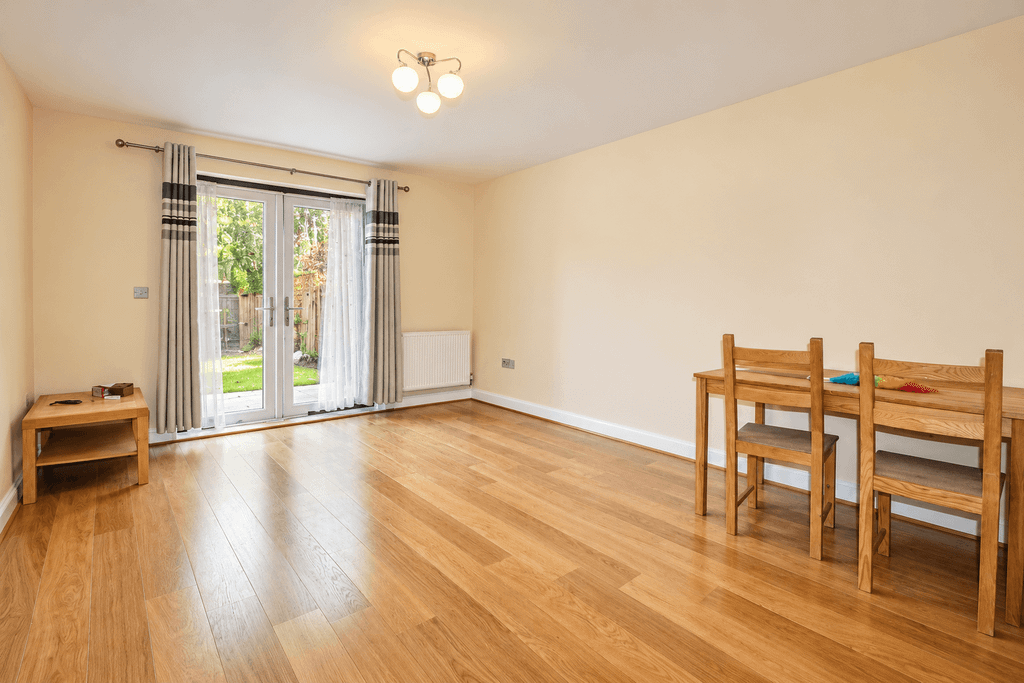 Property photo 1 of 8 Mornington Close, Colindale, London Nw9