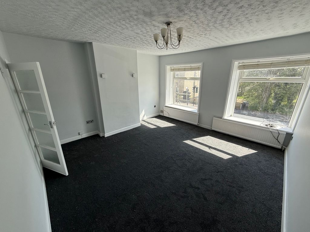 Property photo 1 of 10 Lounge