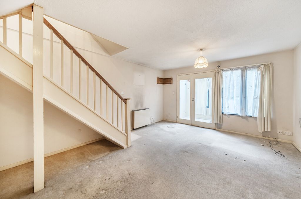Property photo 2 of 14 1343068-9-68A3140...
