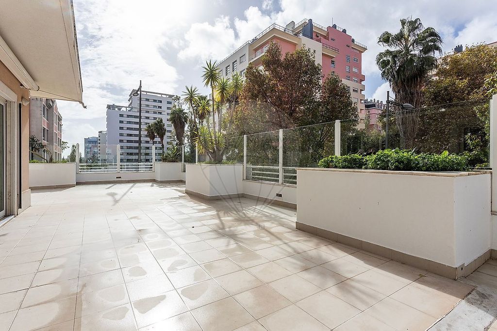 Property photo 2 of 50