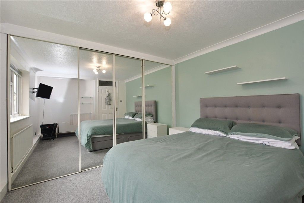 Property photo 1 of 8 Bedroom