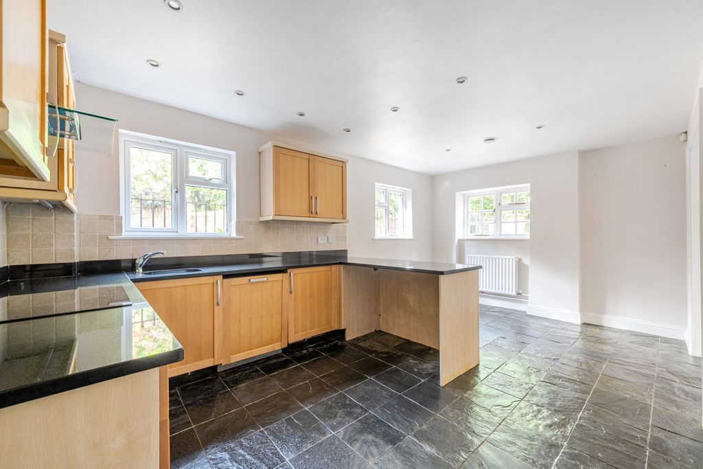 Property photo 2 of 20 1319012-17-686B98...