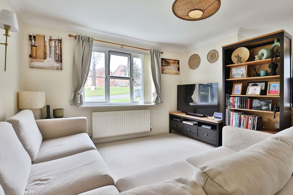 Property photo 2 of 19 Picture No. 25