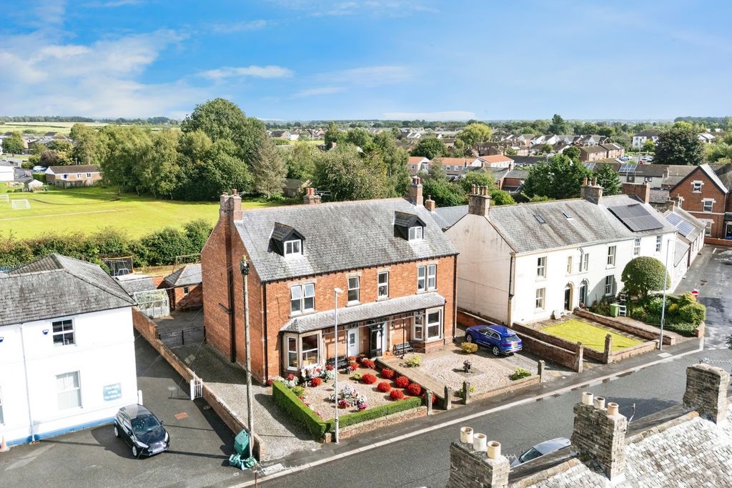 Property photo 1 of 14 External