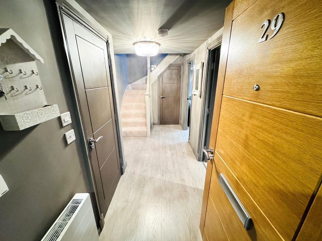 Property photo 3 of 31 Entrance