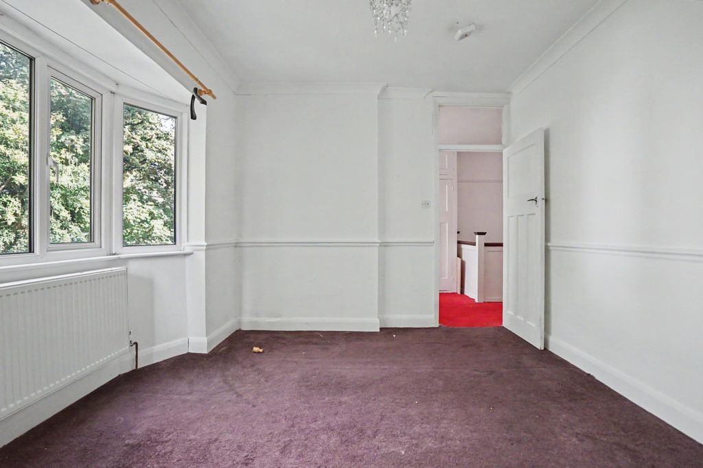 Property photo 3 of 14 340A Godstone Road, Whyteleafe, Surrey Cr3 0BA