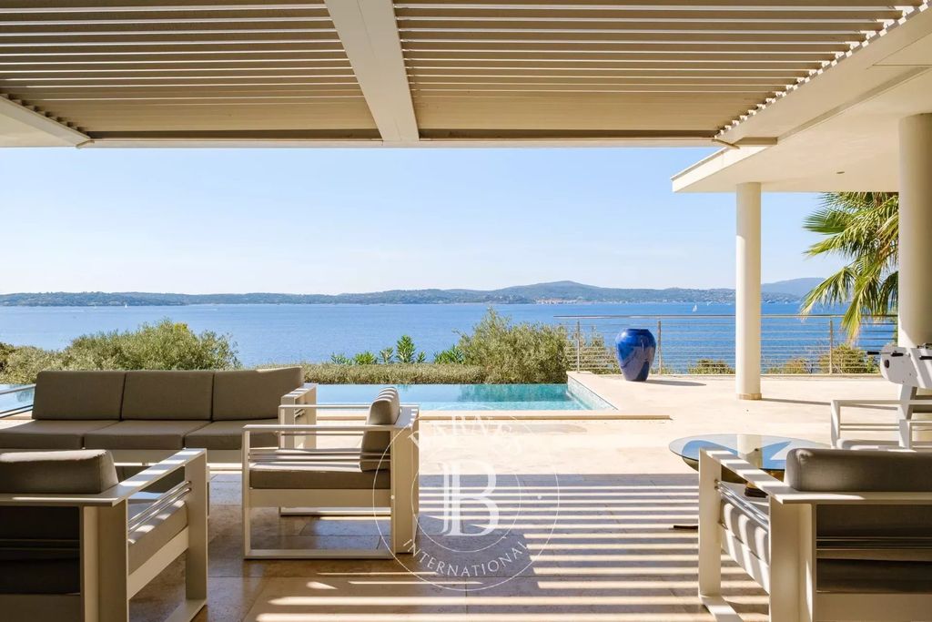 Property photo 1 of 13 Sainte-Maxime - Beautiful Property - 5 En-Suite Bedrooms - Overflow Pool - Double Garage