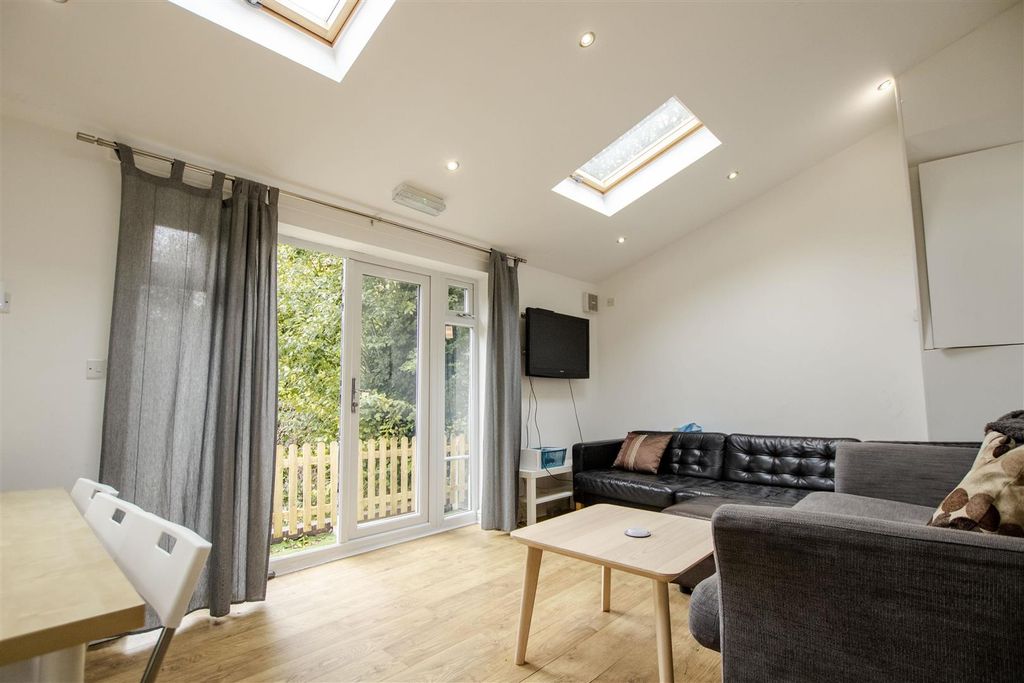 Property photo 2 of 18 Approach