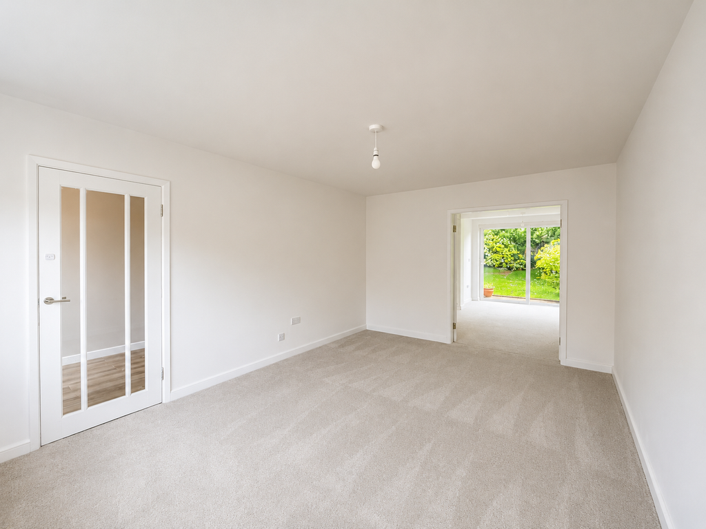 Property photo 3 of 13 Lounge