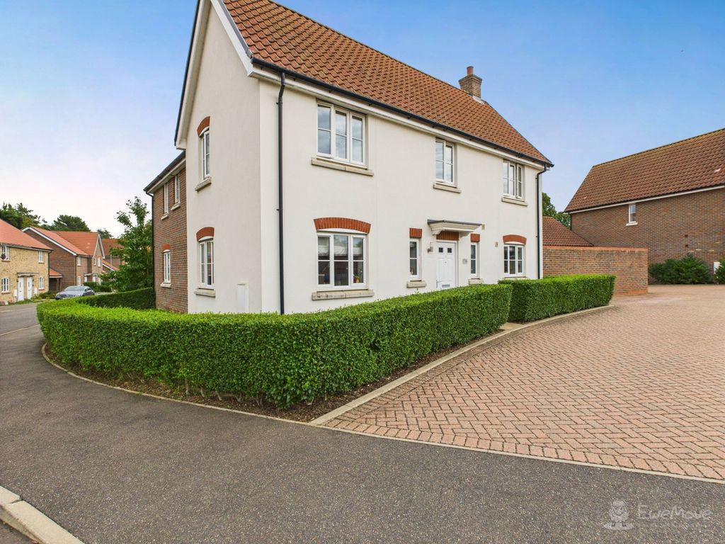 Property photo 1 of 25 Front Of House- Mark Stephens Ewemove Newmarket An