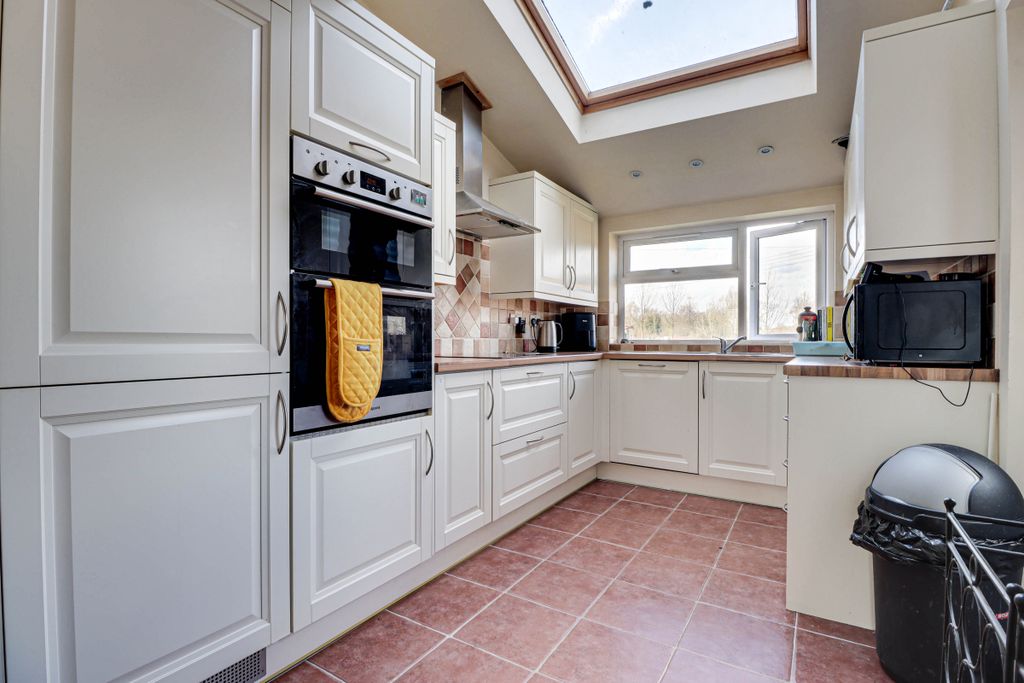 Property photo 3 of 14 Kitchen