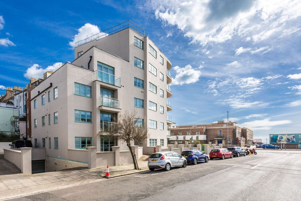 Property photo 2 of 16