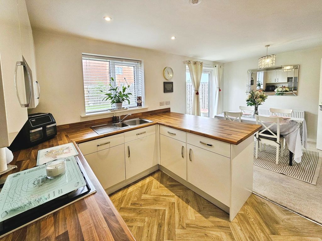 Property photo 3 of 13 Photo 10