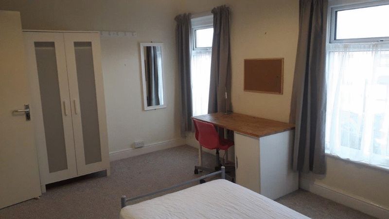 Property photo 3 of 10 Photo 6