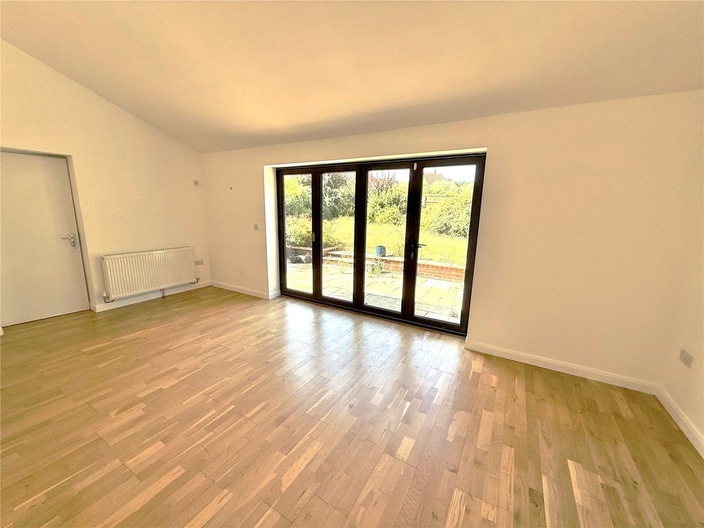 Property photo 3 of 20 Picture No. 06