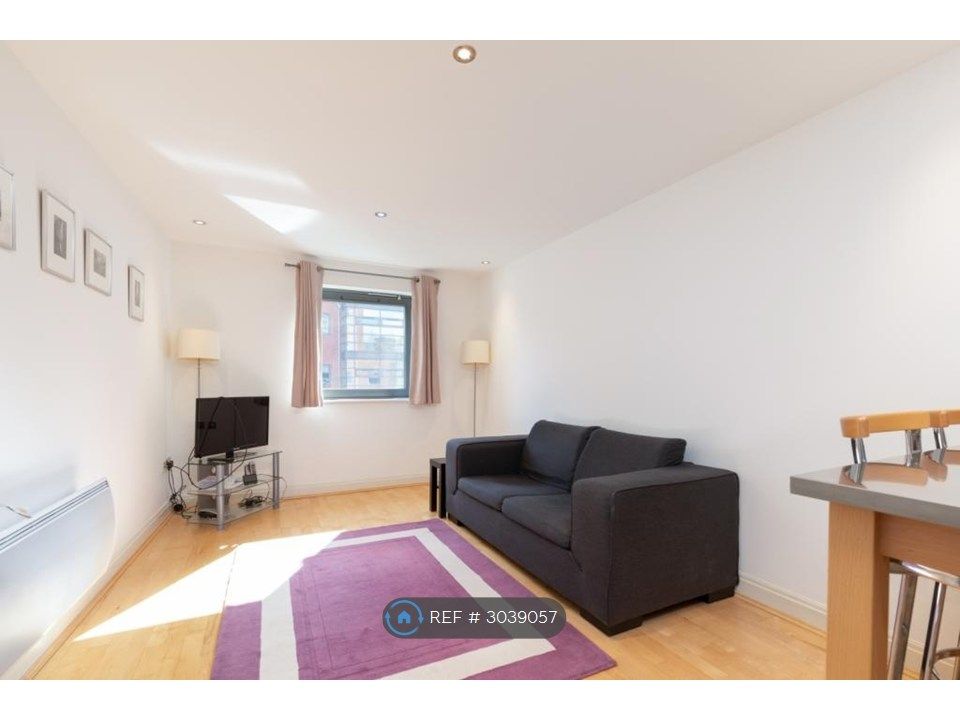Property photo 1 of 10 Living Room