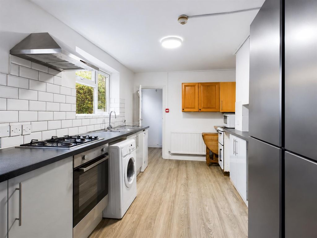 Property photo 2 of 12 Kitchen