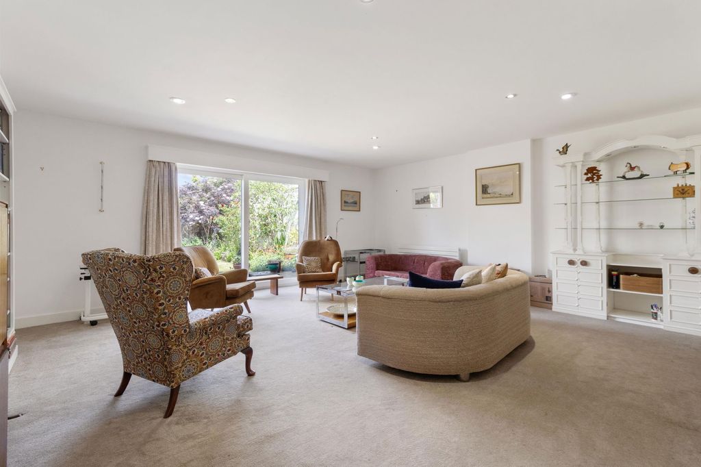 Property photo 3 of 13