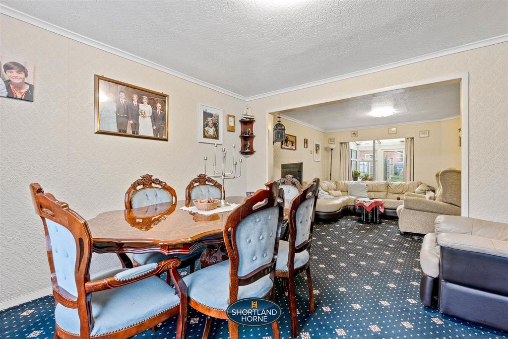 Property photo 3 of 22 17 Hall Brook Road (4 Of 21).Jpg