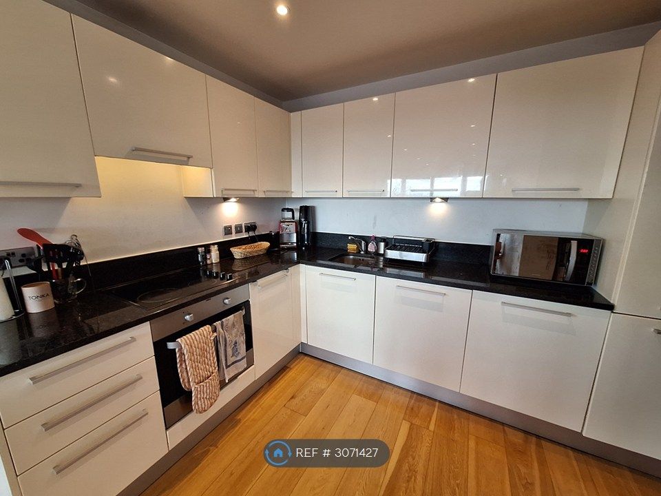 Property photo 3 of 10 Kitchen