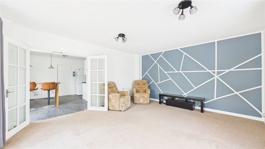 Property photo 3 of 12 Picture No. 27