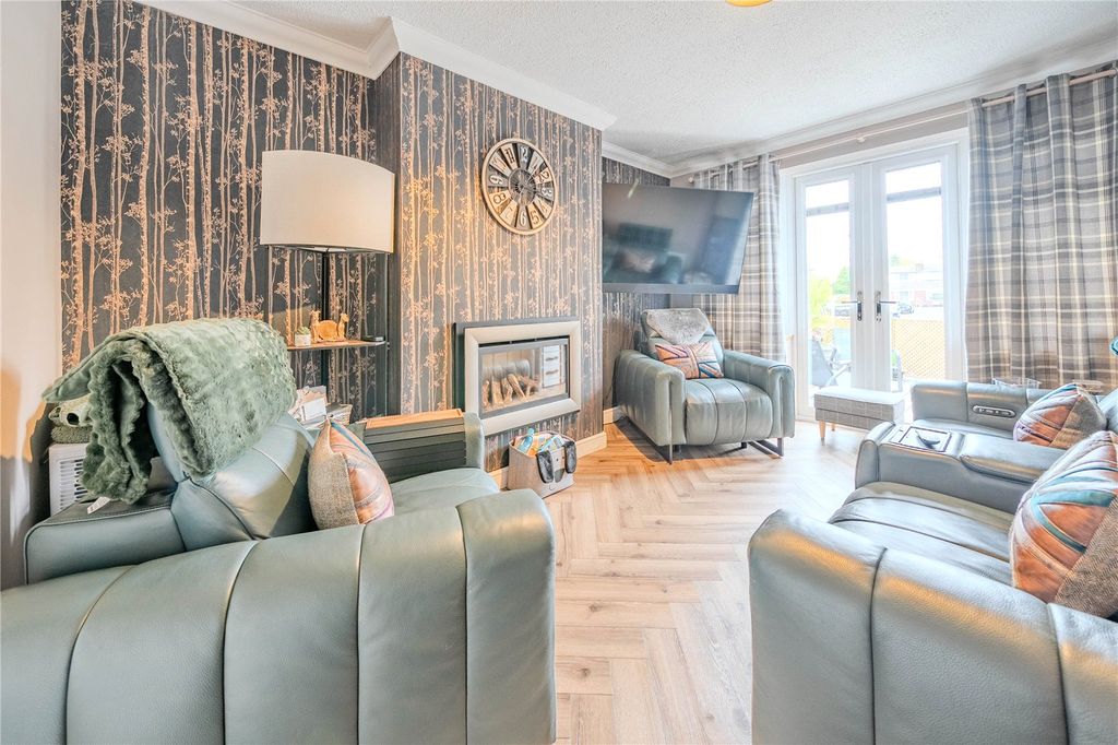 Property photo 2 of 27 Picture No. 11