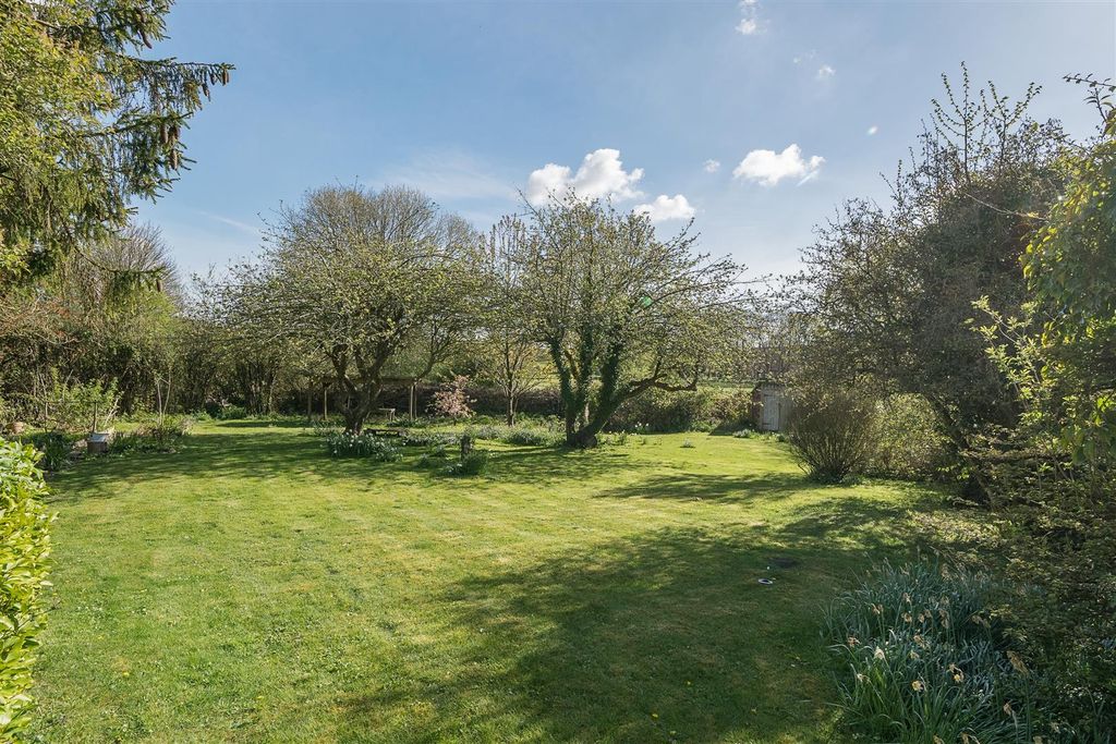 Property photo 2 of 24 Garden