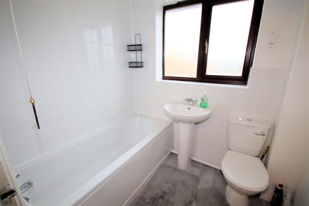 Property photo 3 of 16 Family Bathroom