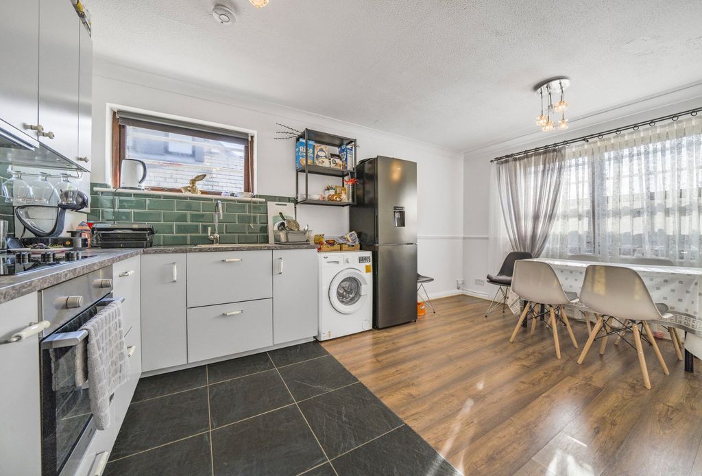 Property photo 2 of 9 991930 (2).Jpg