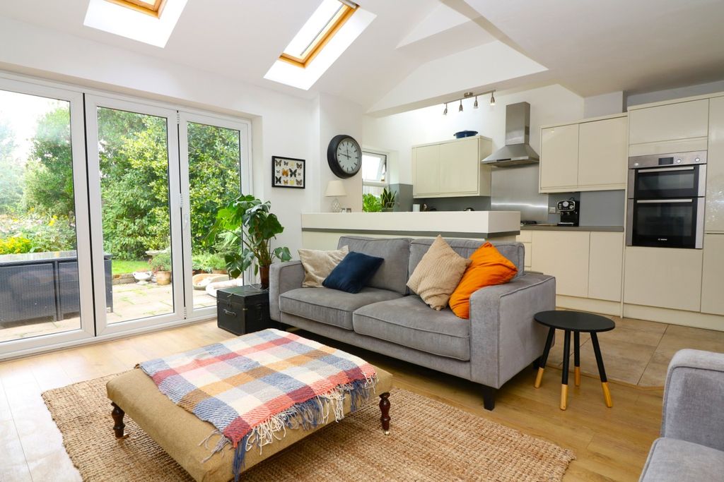 Property photo 2 of 25 2649153