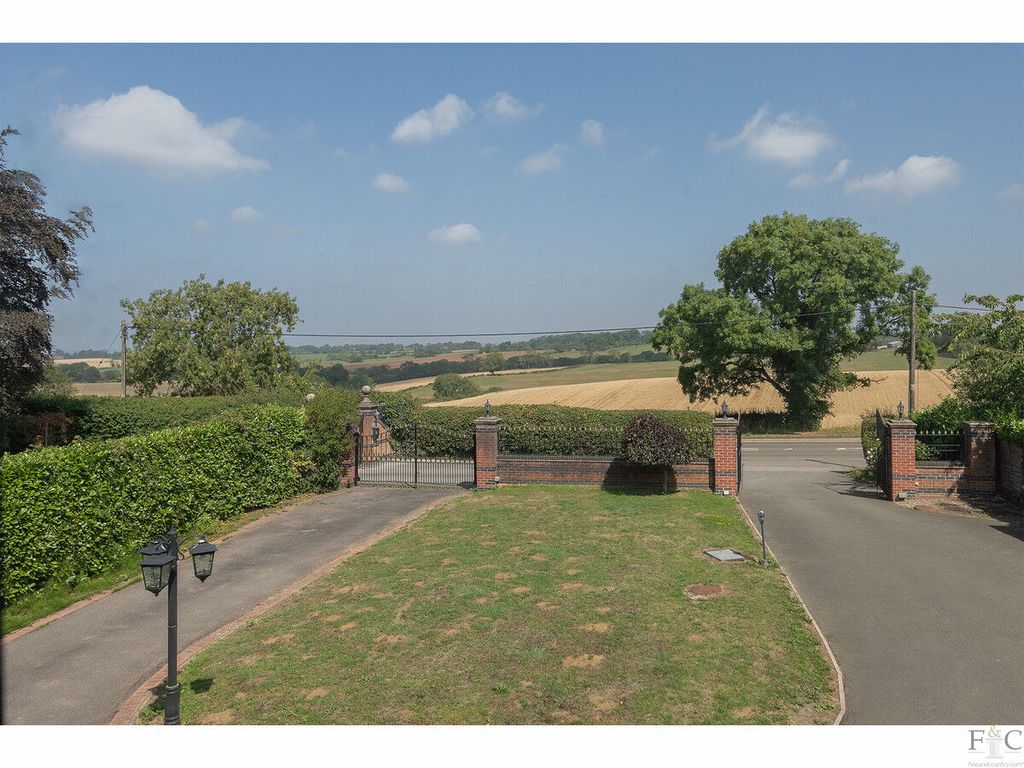 Property photo 2 of 37