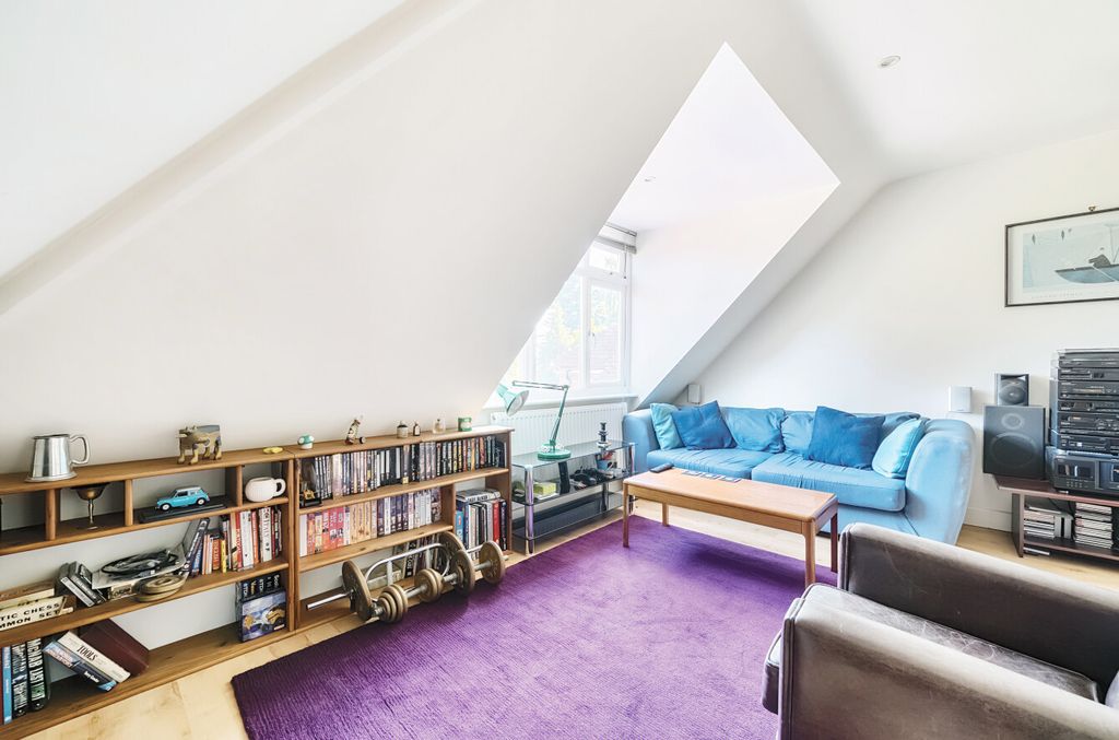 Property photo 3 of 18 1320501-17-686d50...