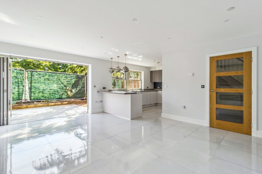 Property photo 2 of 15 Picture No. 11