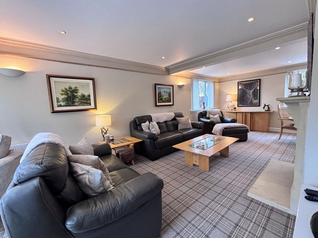 Property photo 3 of 28