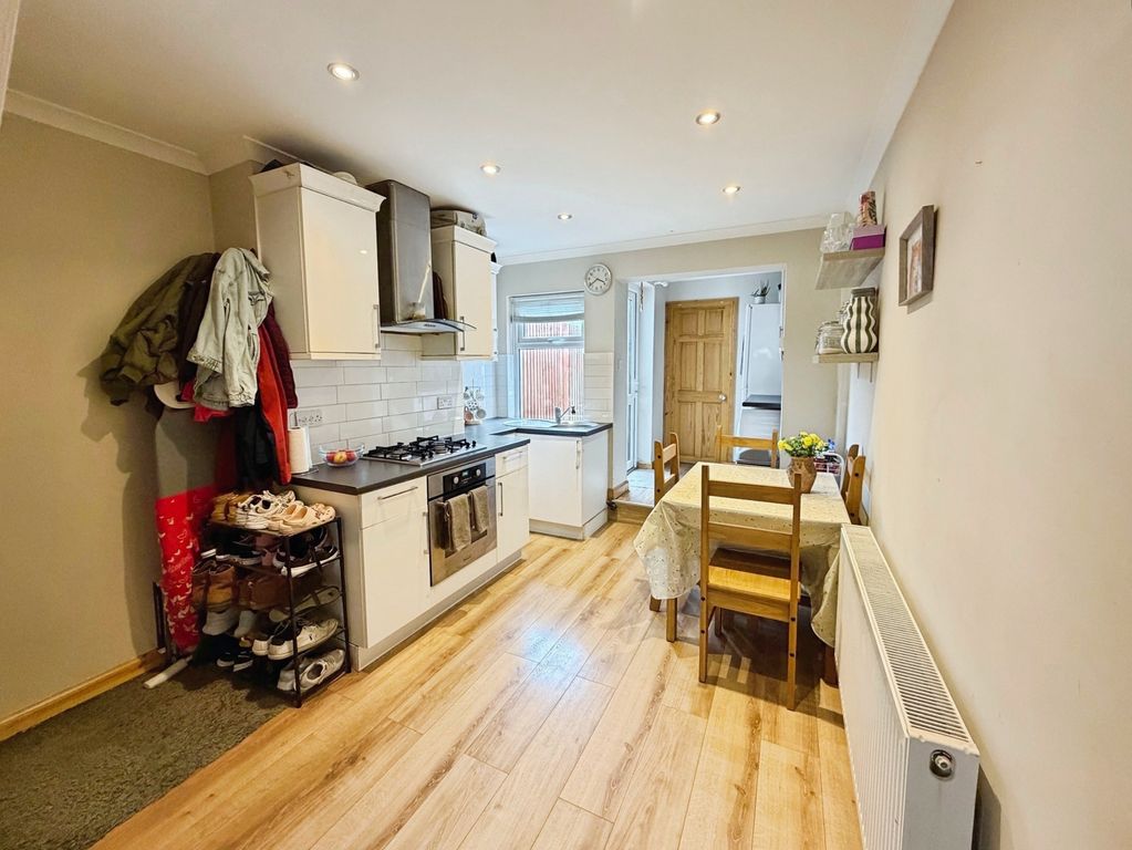 Property photo 3 of 8 Pbox-Img.Jpg