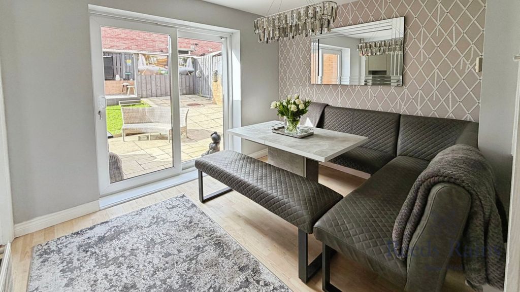 Property photo 3 of 21 Dining Room