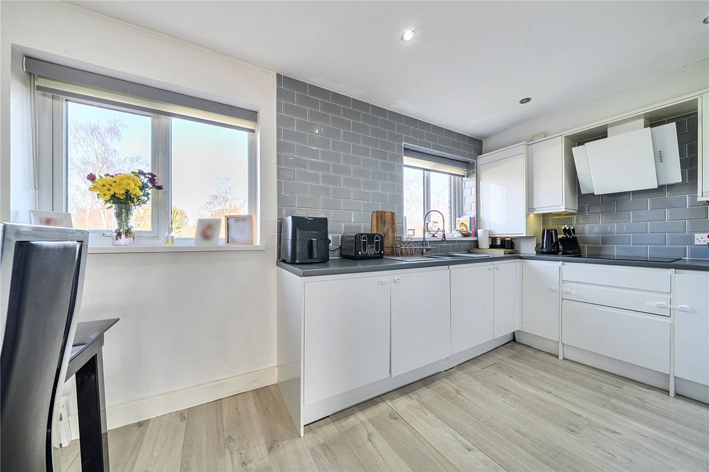 Property photo 2 of 21 Picture No. 20