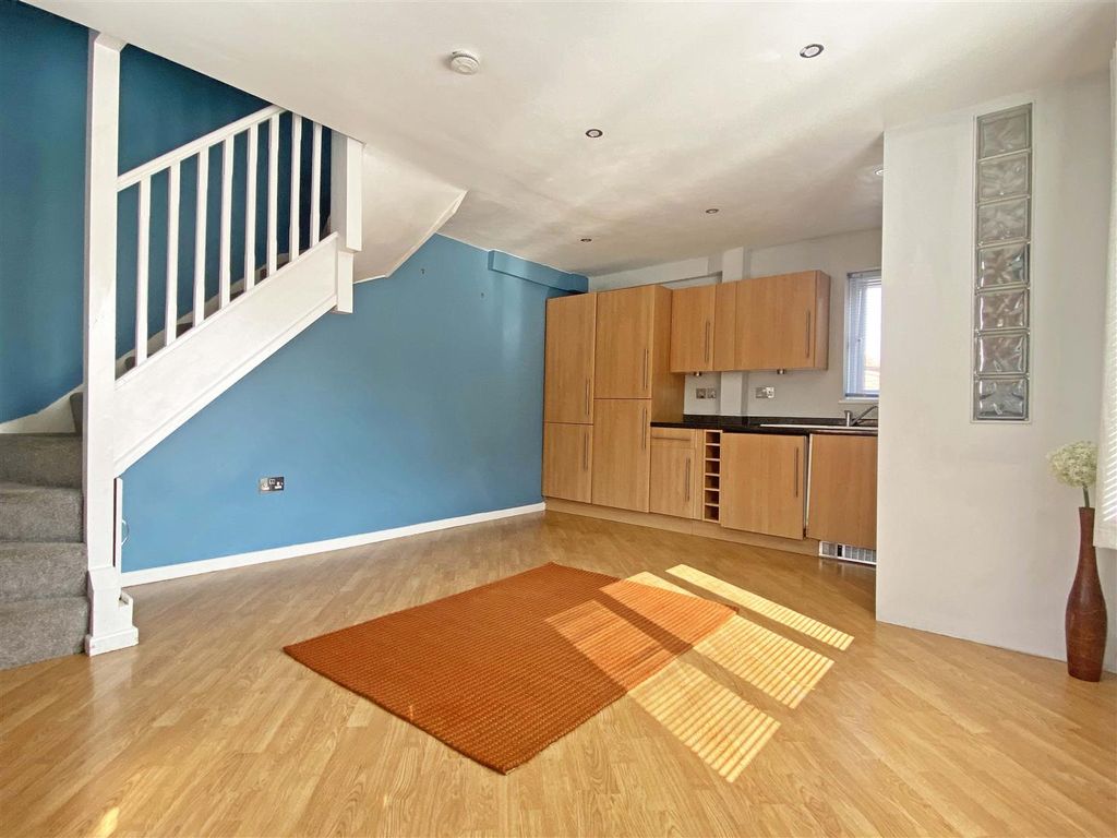 Property photo 2 of 13 La.Jpg