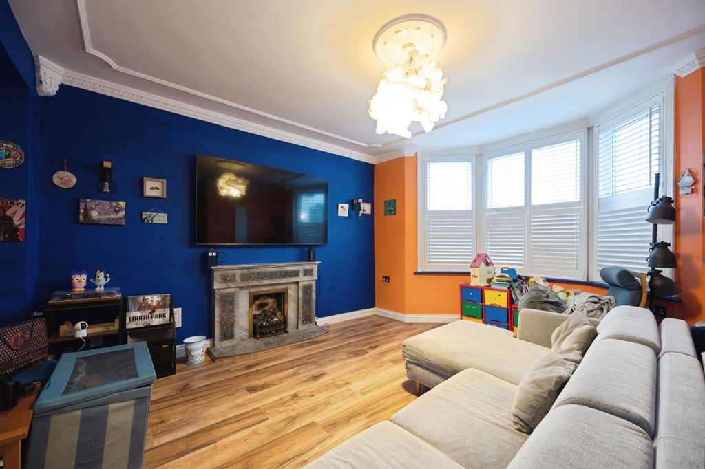 Property photo 2 of 19 Pbox-Img.Jpg